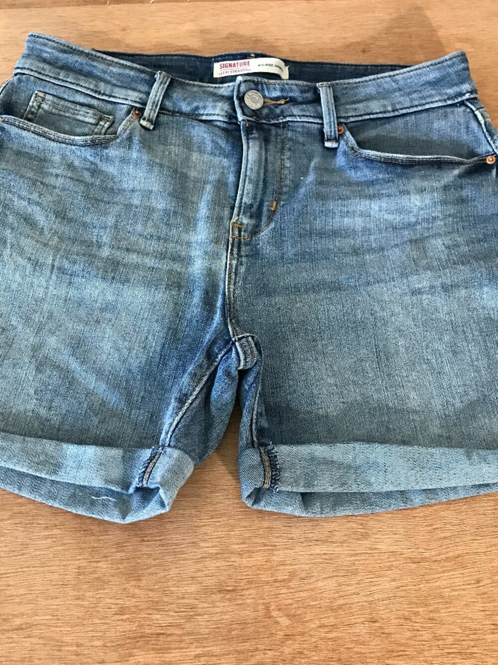 Levis Strauss Signature Denim Shorts Women 28 Blue Mid Rise Cuffed Slimming